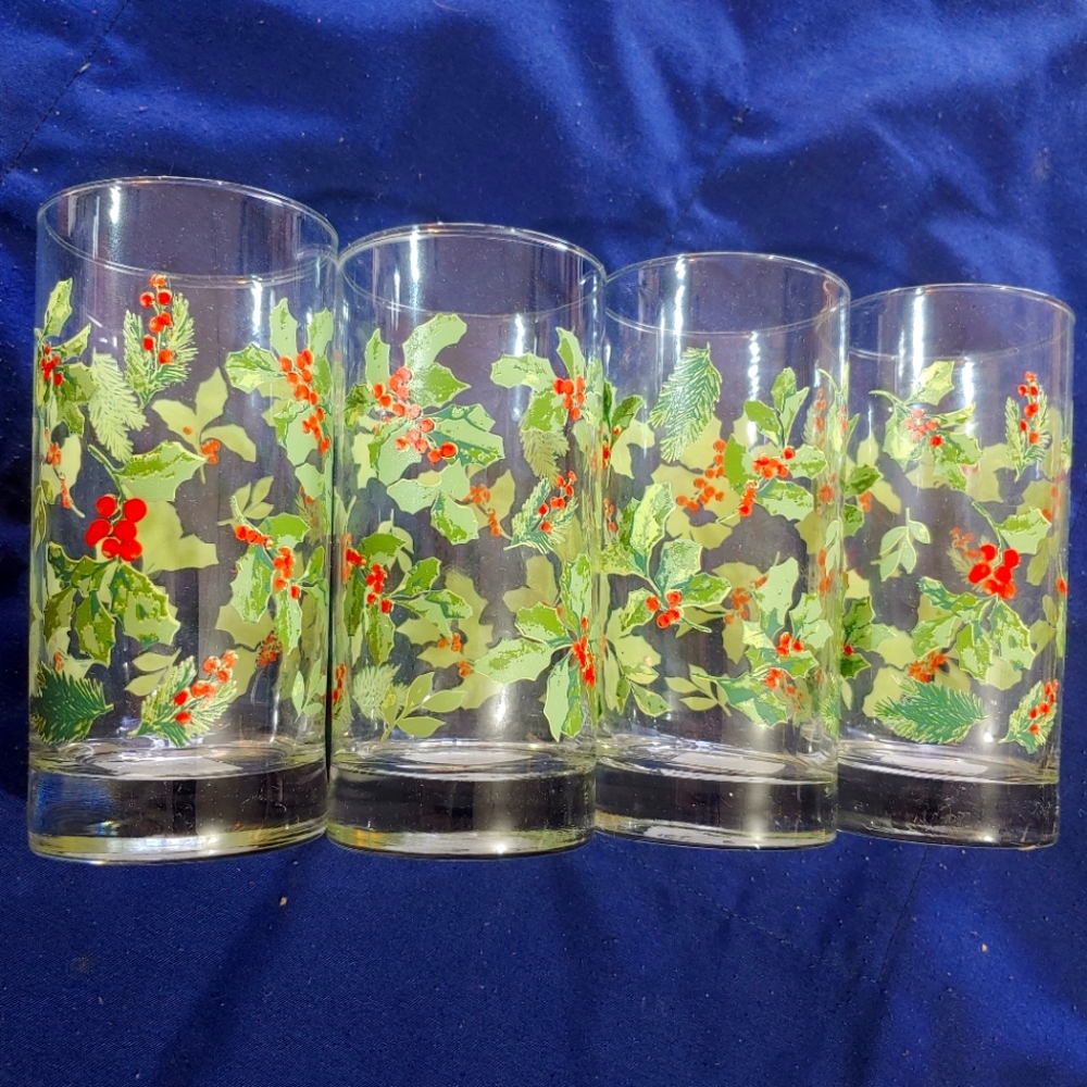 Holiday Holly Berry Glasses, Set of 4